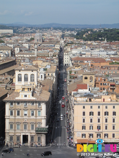 SX31313 Looking down Via Del Corso